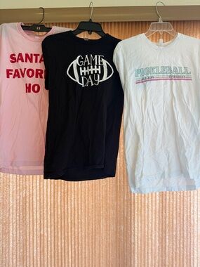 Lot of 5 Women’s Graphic Tees